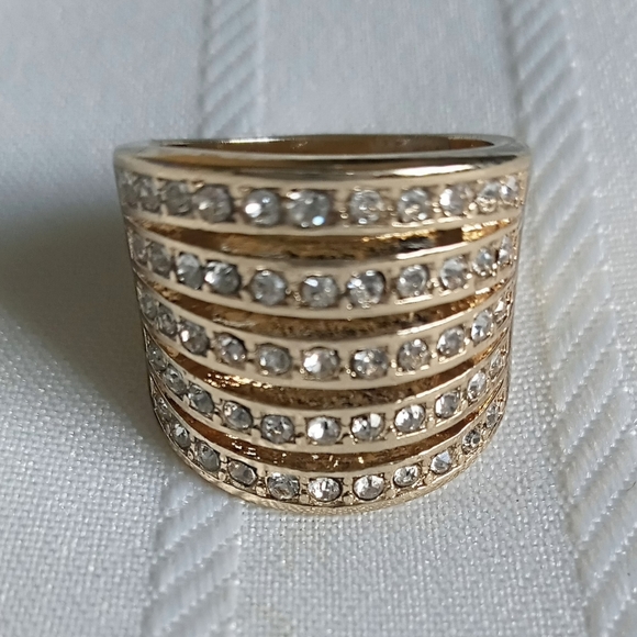 Elegant Chicos Gold Tone and Rhinestone Ring - Size 6 - NWOT - Picture 3 of 10